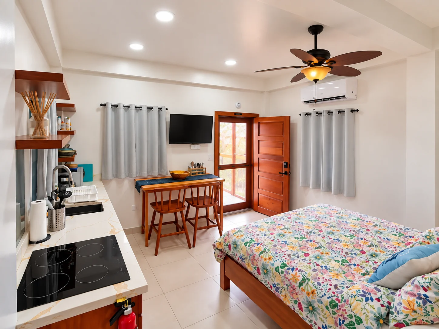 Queen bed & convenient kitchenette