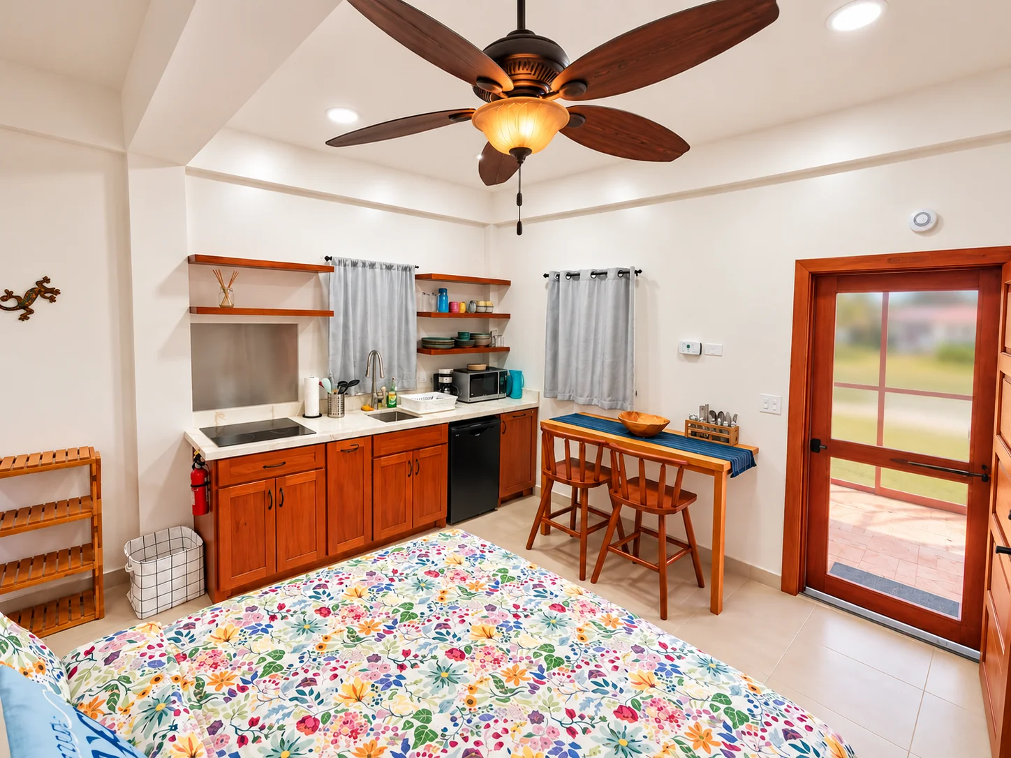 Queen bed & convenient kitchenette